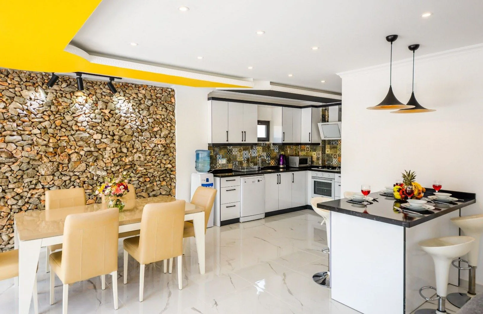 Villa Black Rose