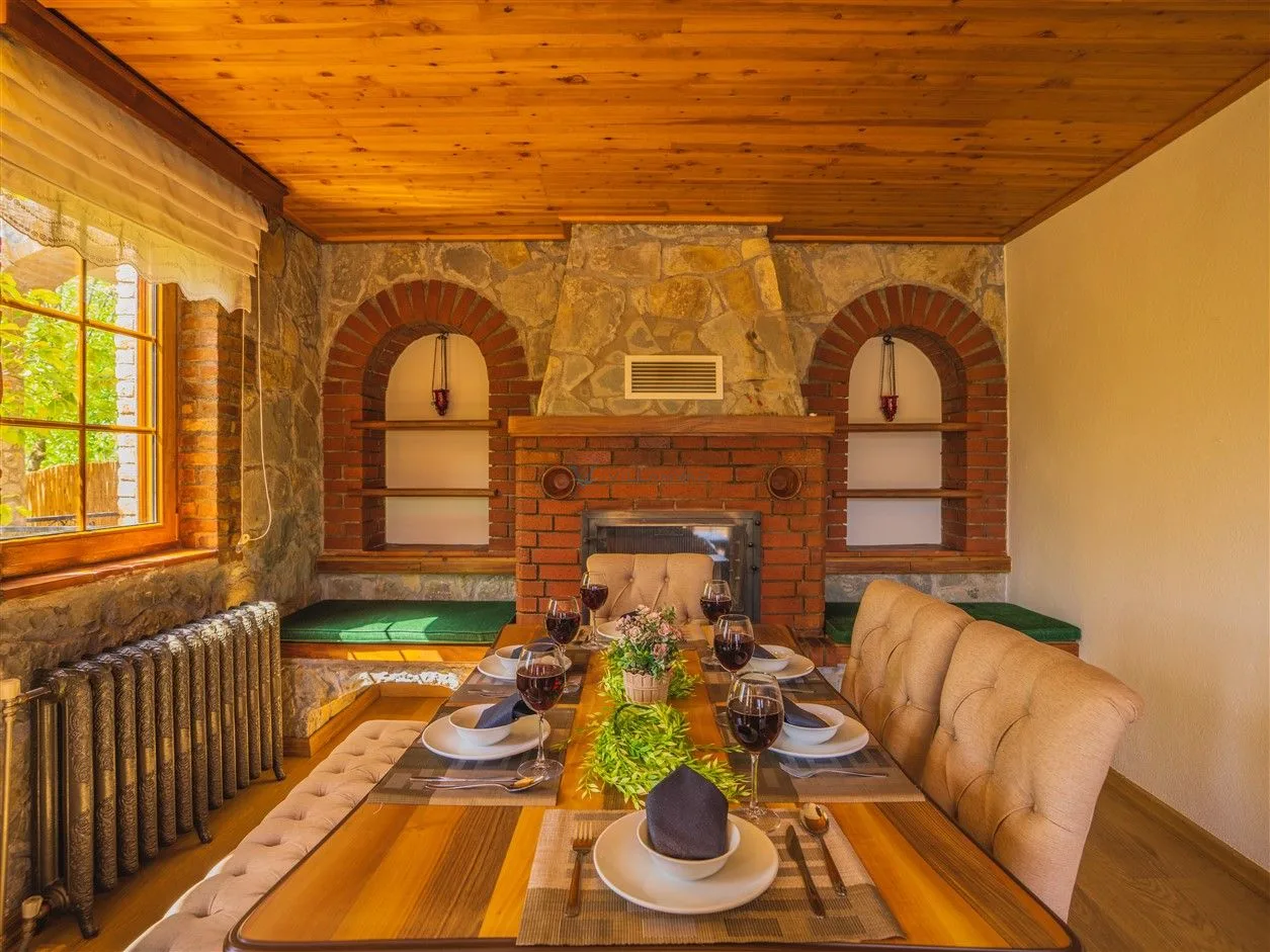 Villa Rock Home