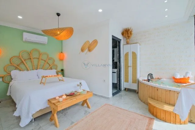 Crystal De-Luxe Villa