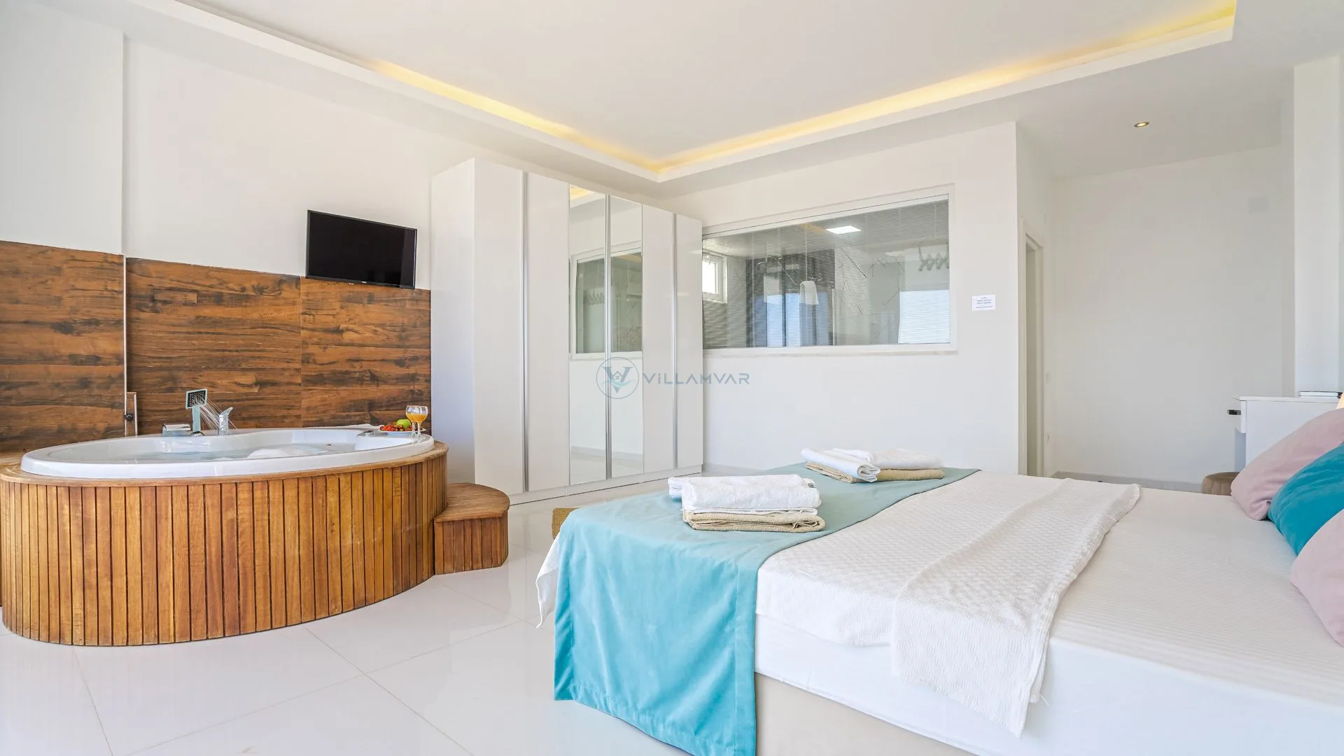 Villa Merit Crystal