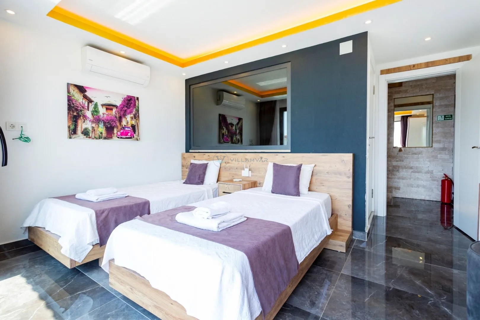 Villa Gold Moon
