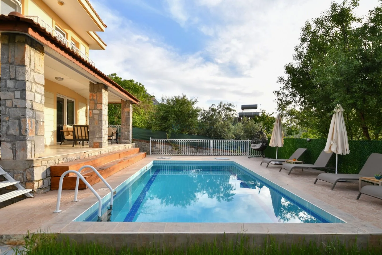 Villa Almond