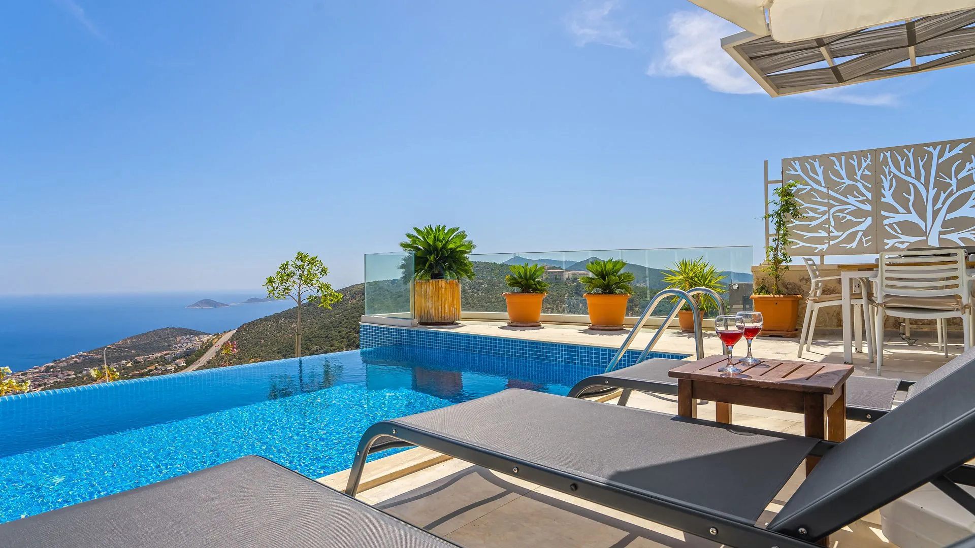Villa Merit Crystal