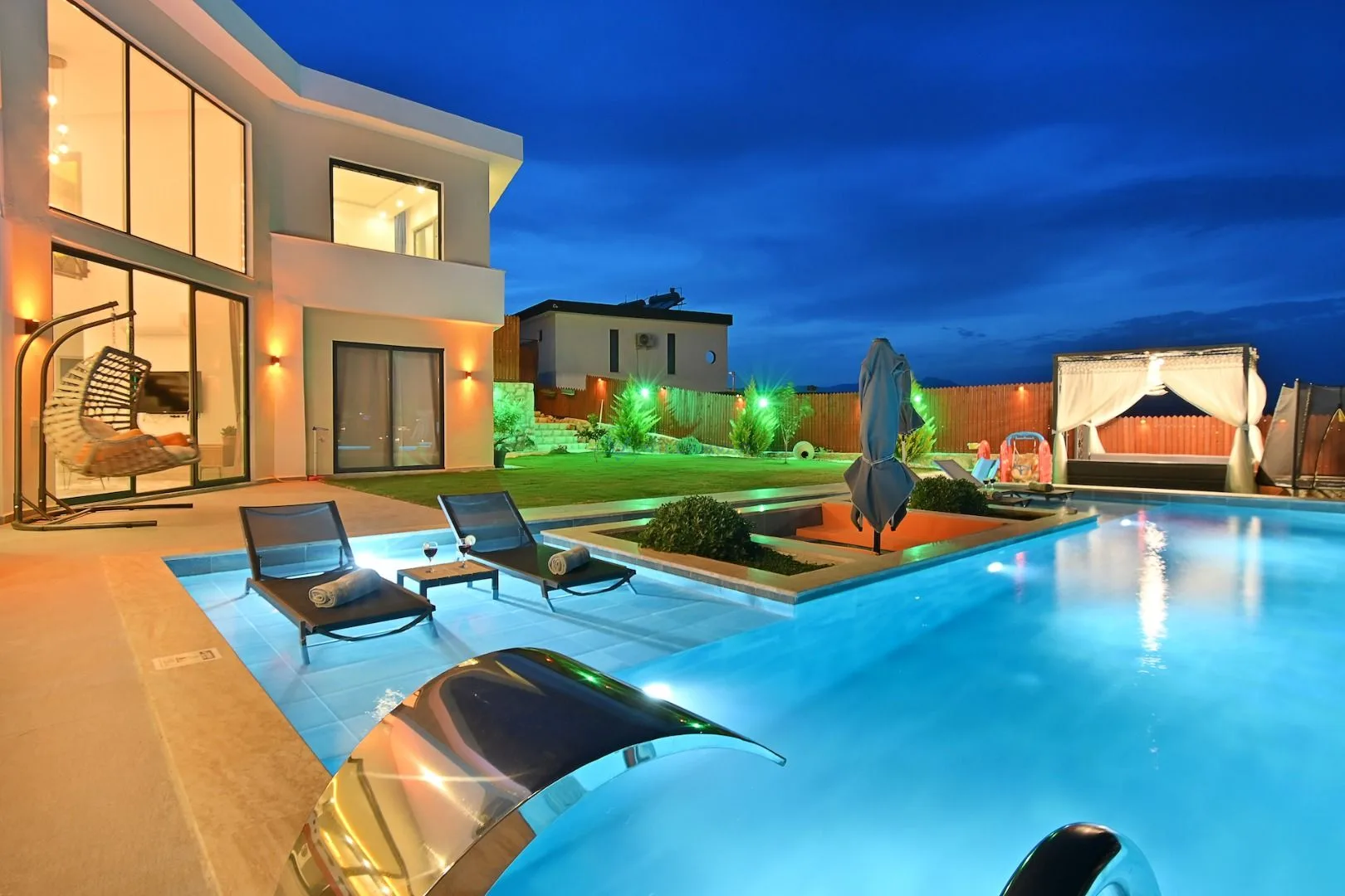 Villa Green House