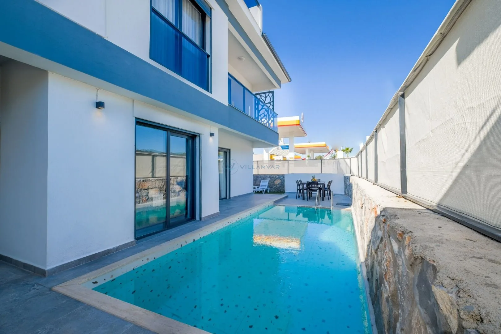 Villa Maske Duo