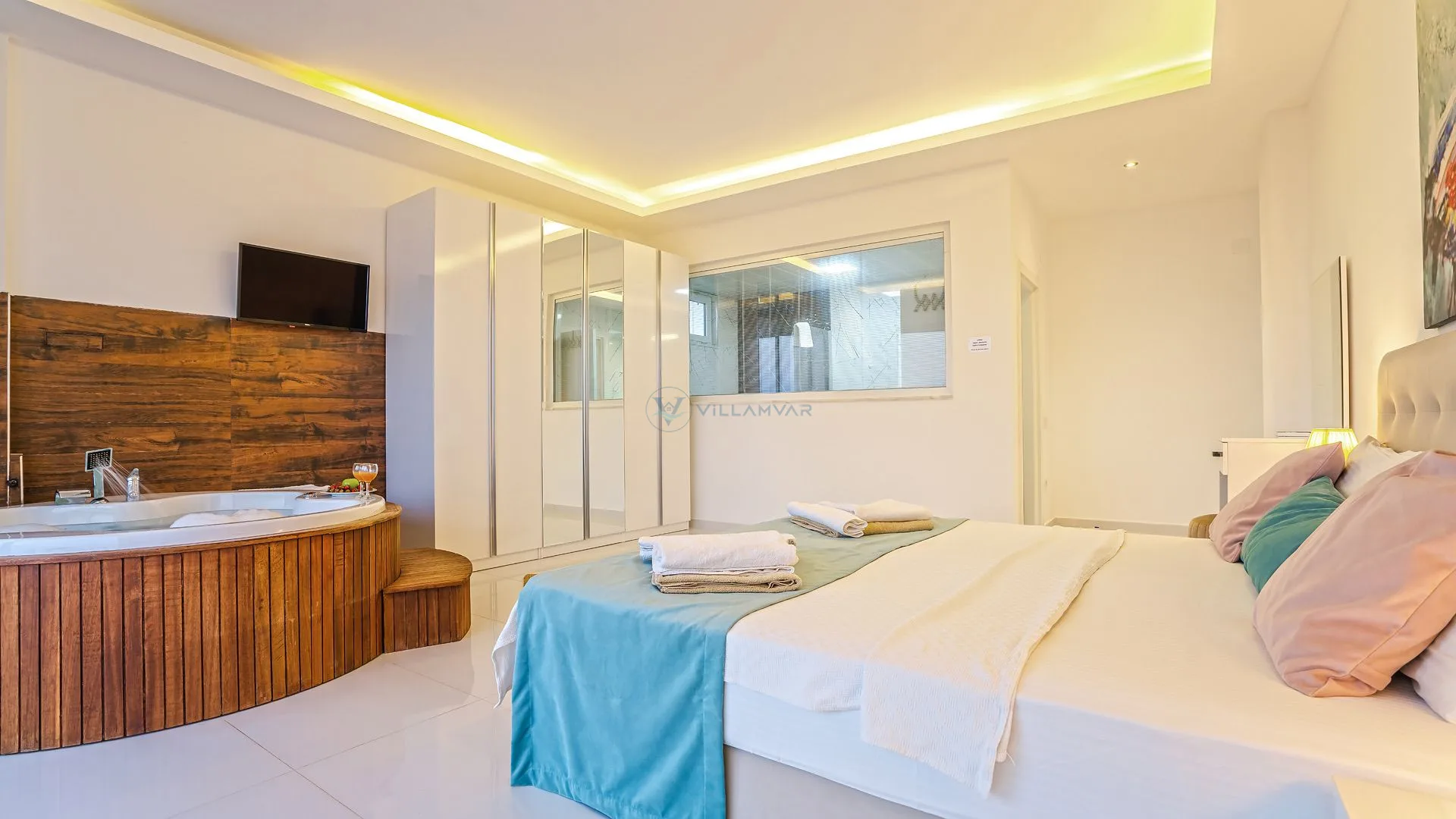 Villa Merit Crystal