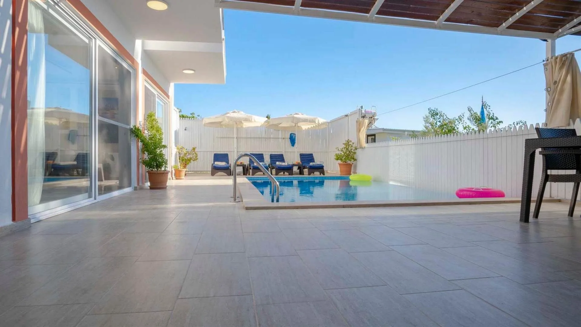 Villa Uzaktaki Şehir