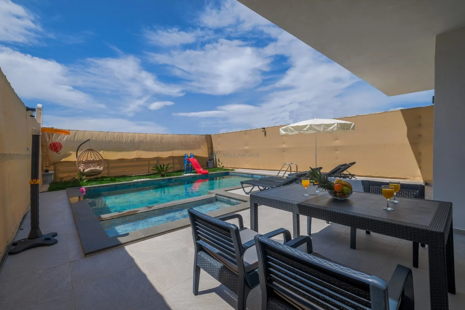 Villa Sol LA