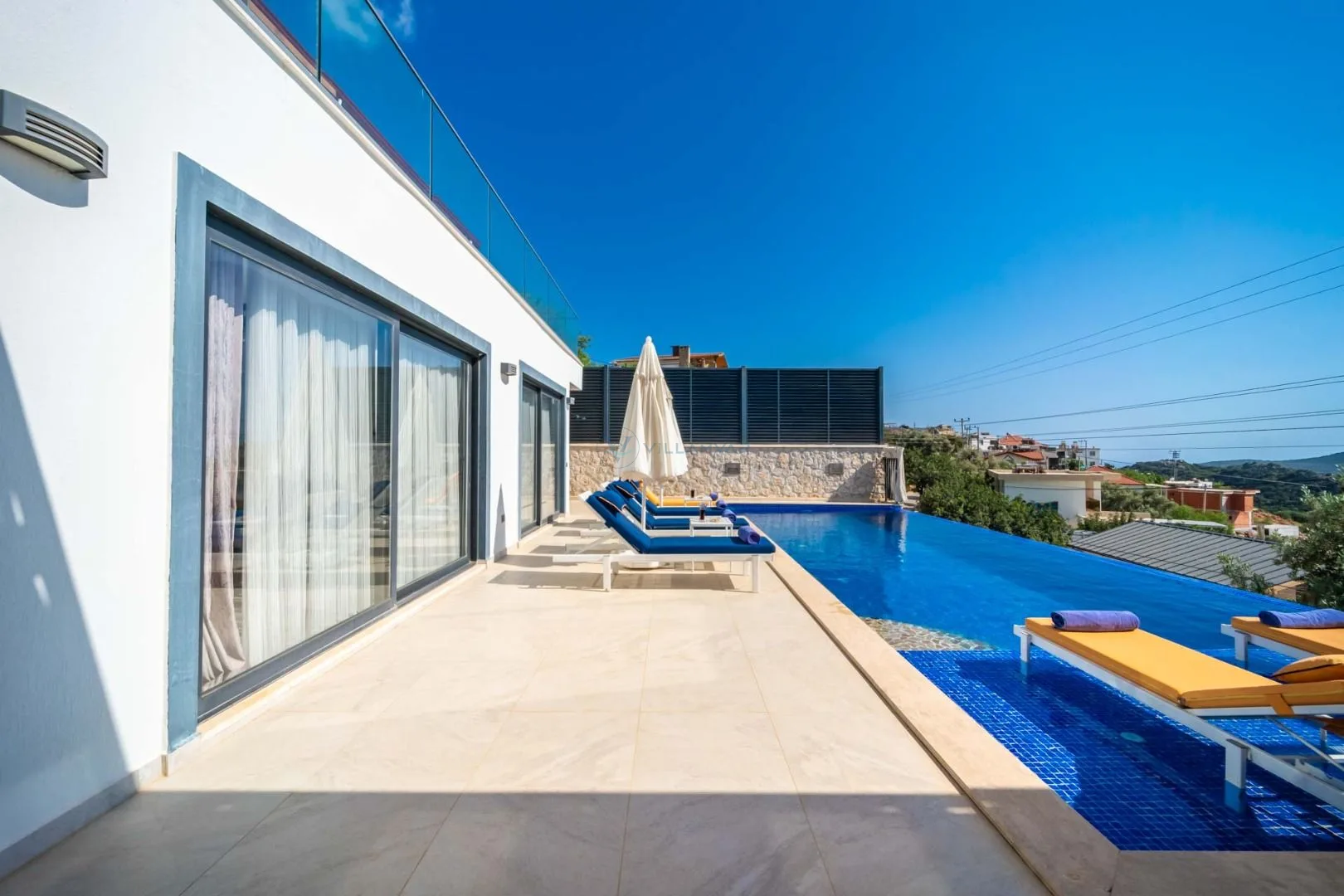 Villa Thera Seis