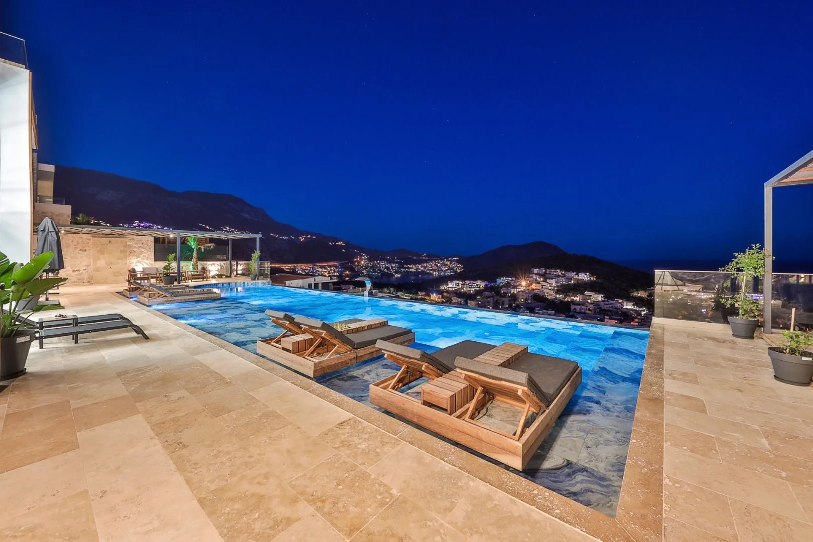 Villa Royal Life
