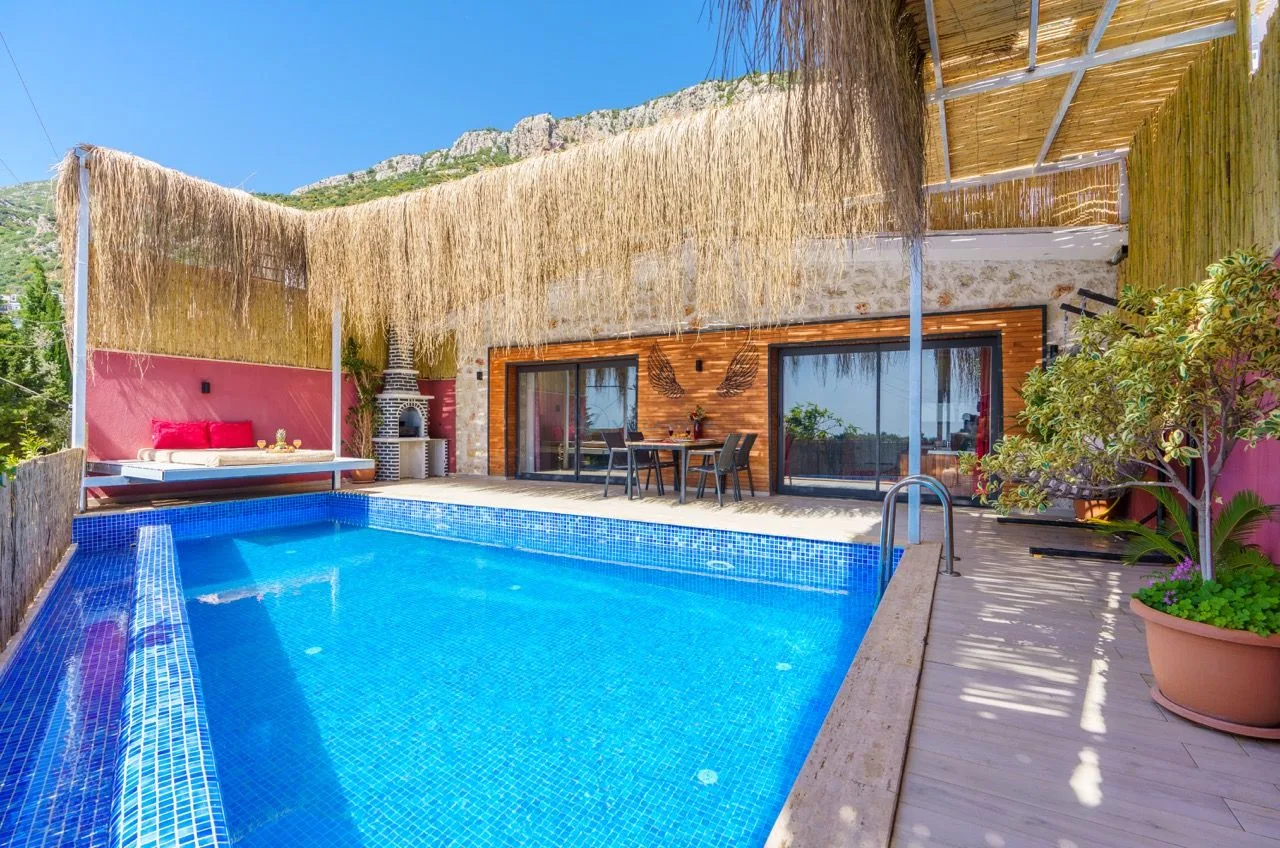 Villa Mira Queen