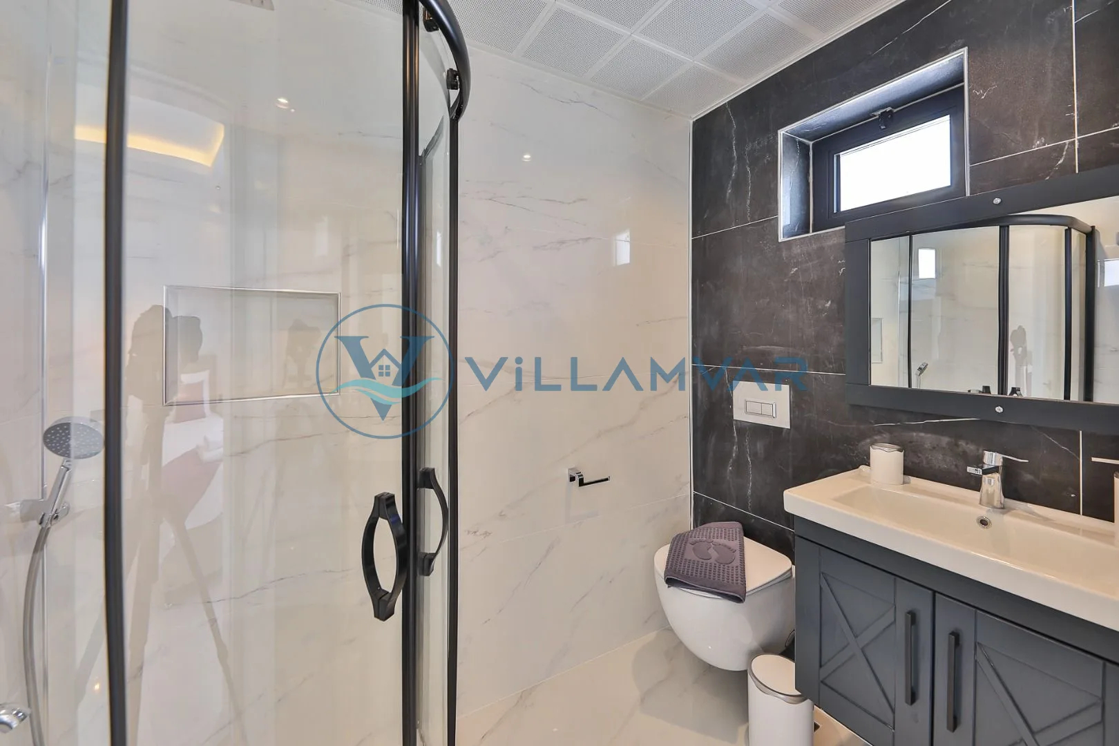 Villa Kaşlı 2 - Oval duşakabinli banyo