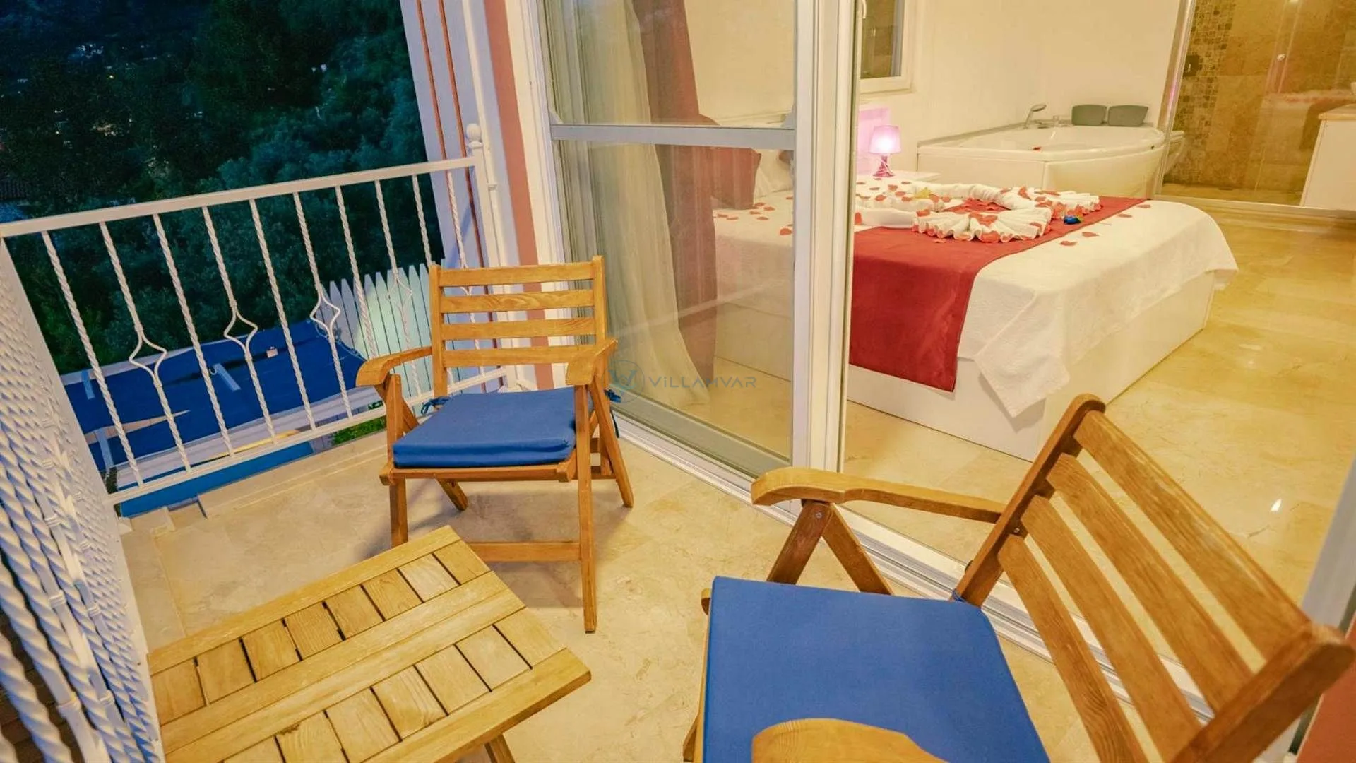 Villa Uzaktaki Şehir