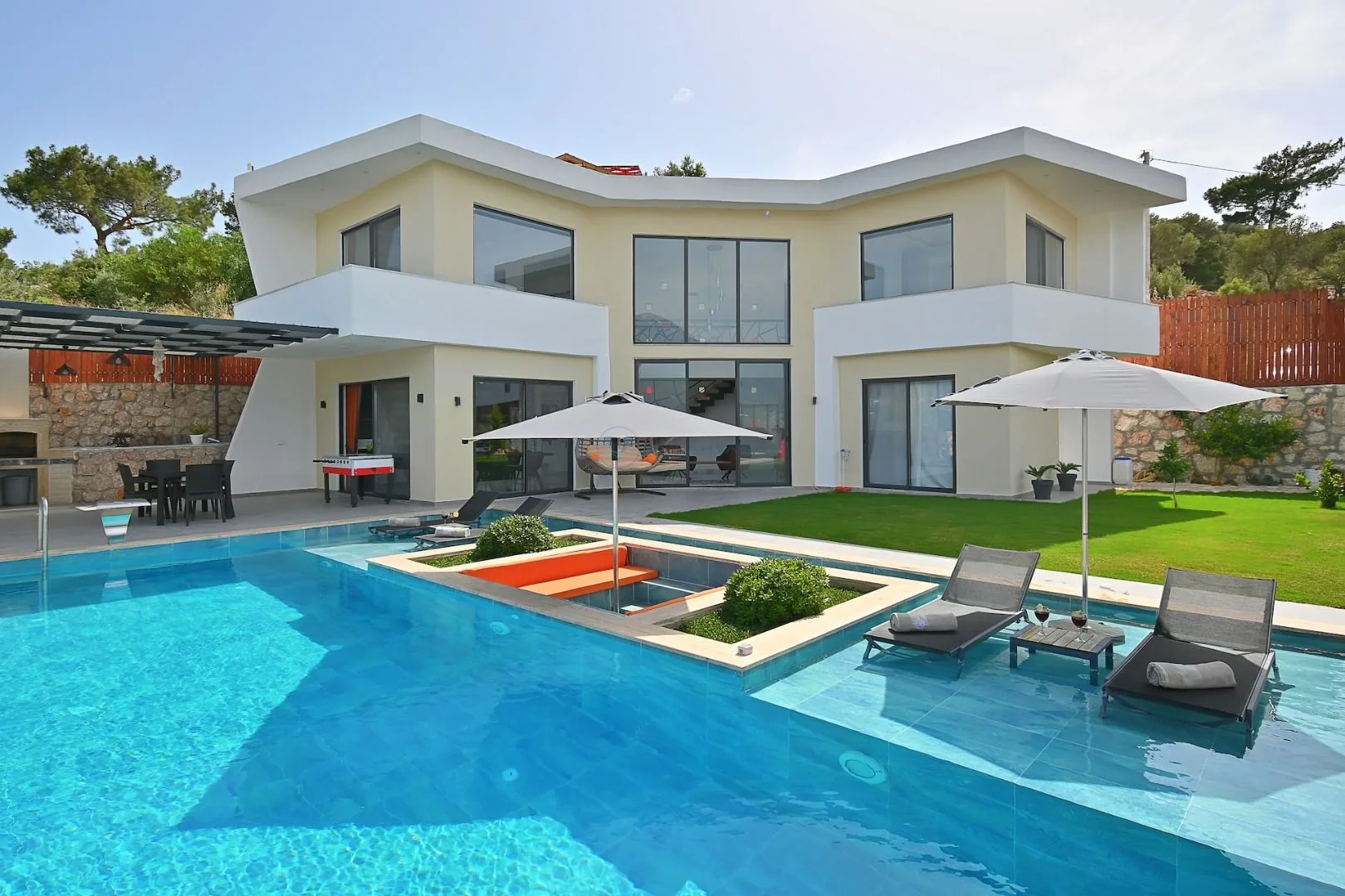 Villa Green House