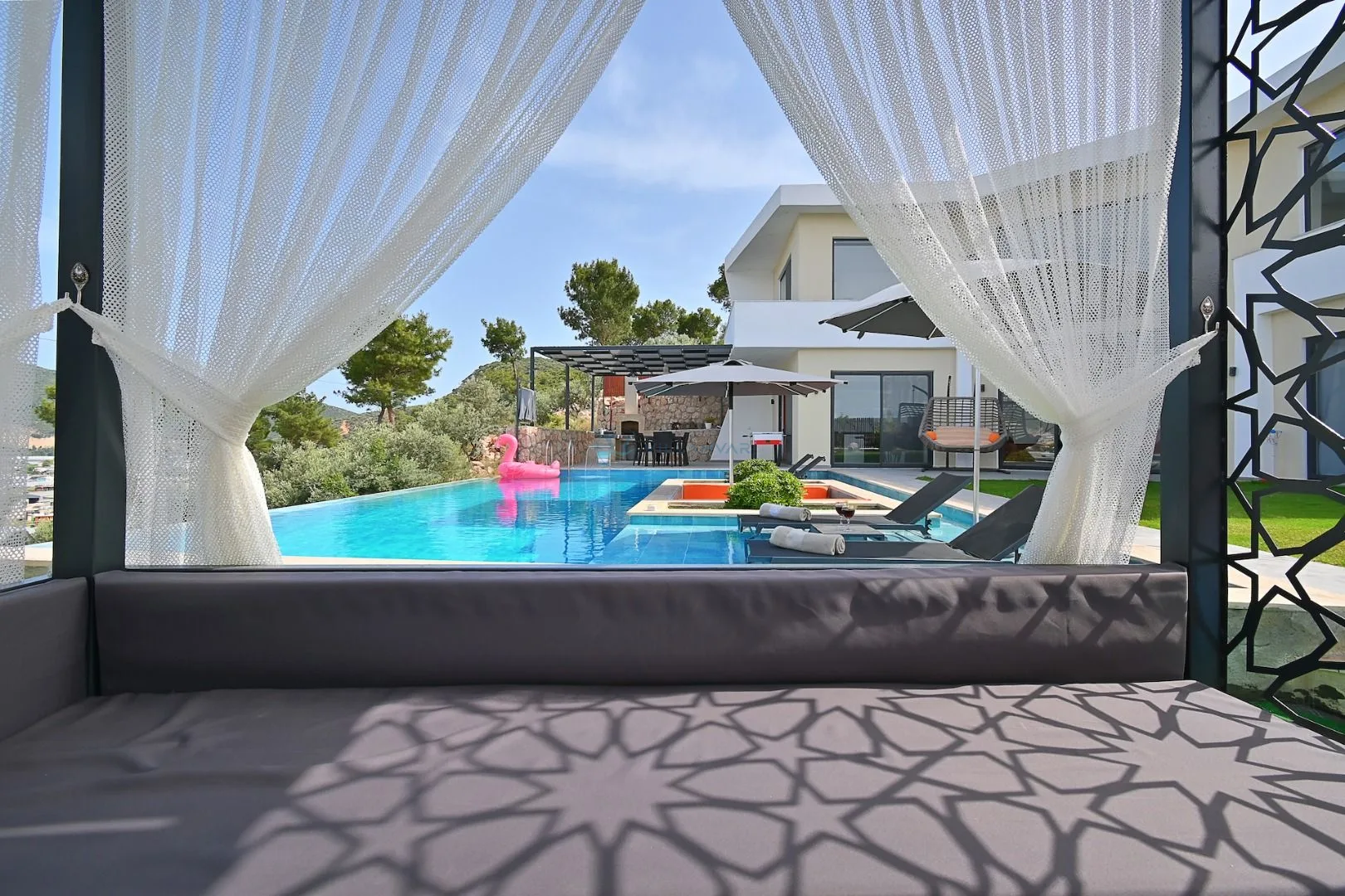 Villa Green House
