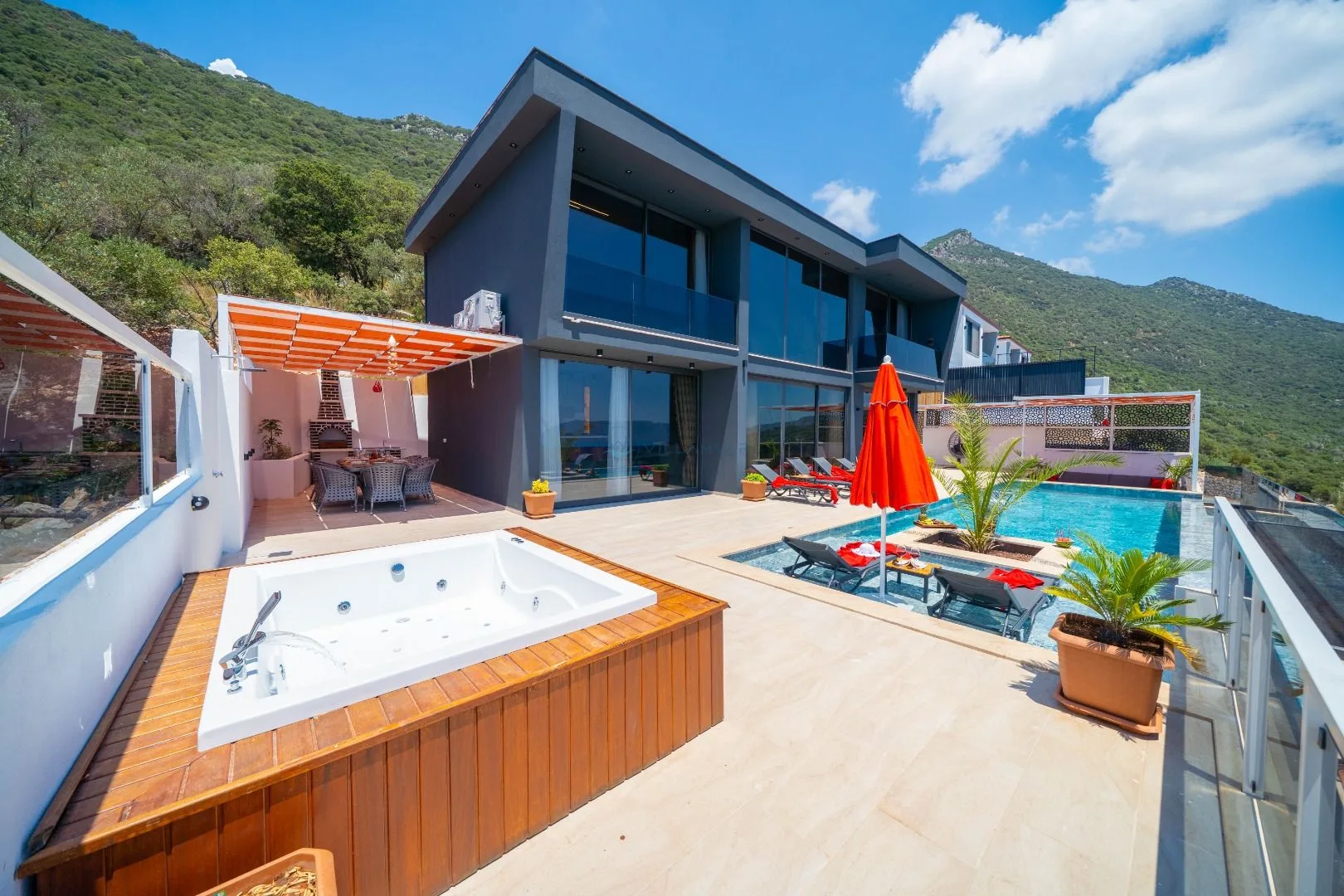 Villa Black Dark