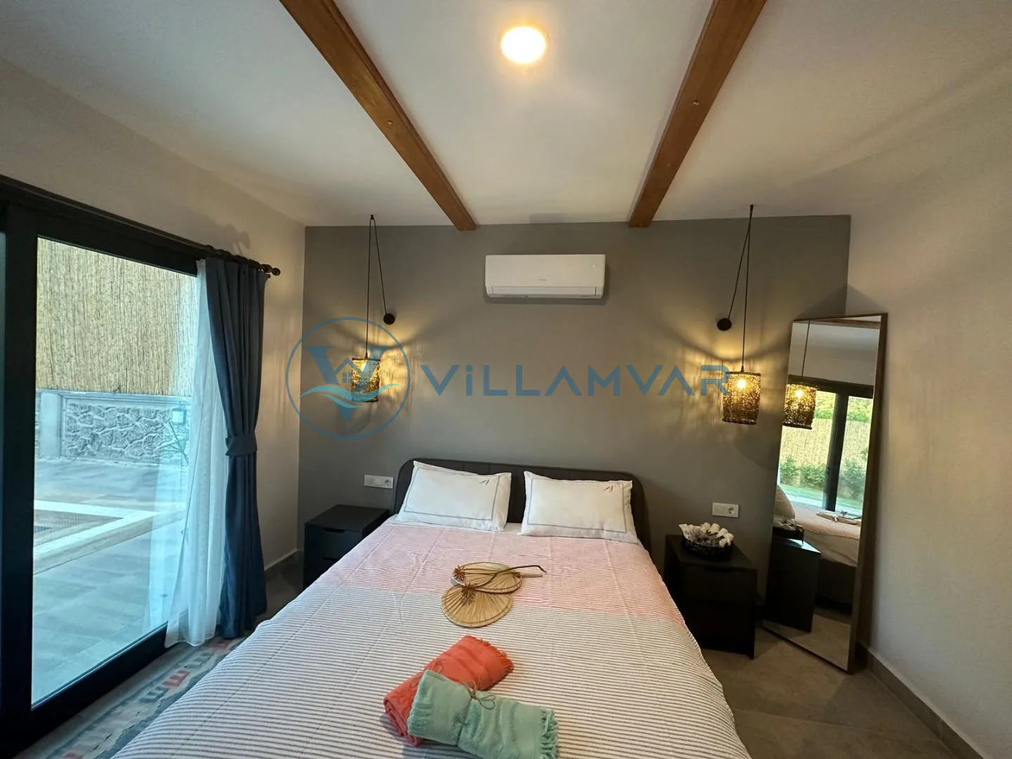 Villa Timbered Uno