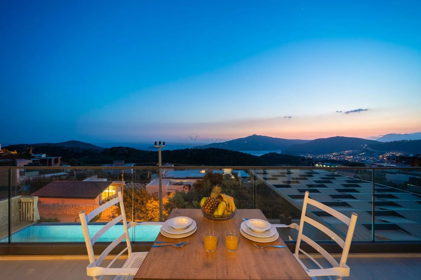 Villa Thera Seis