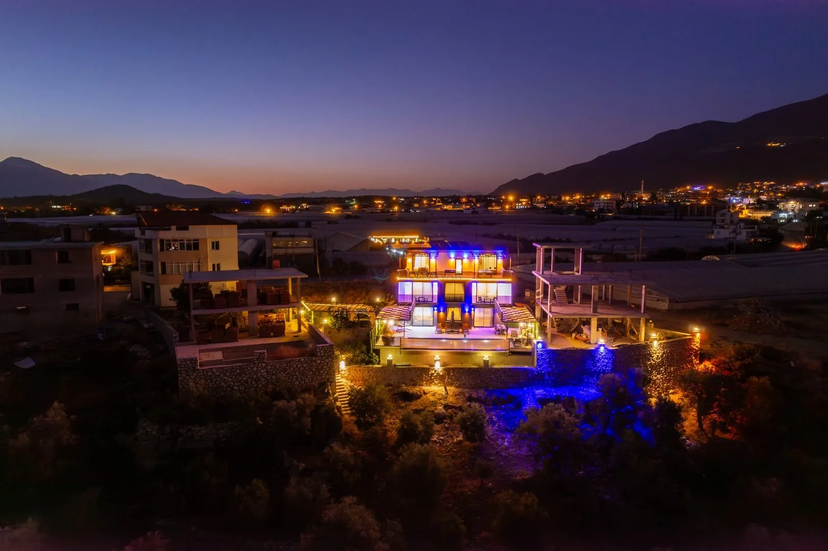 Villa Lalezar