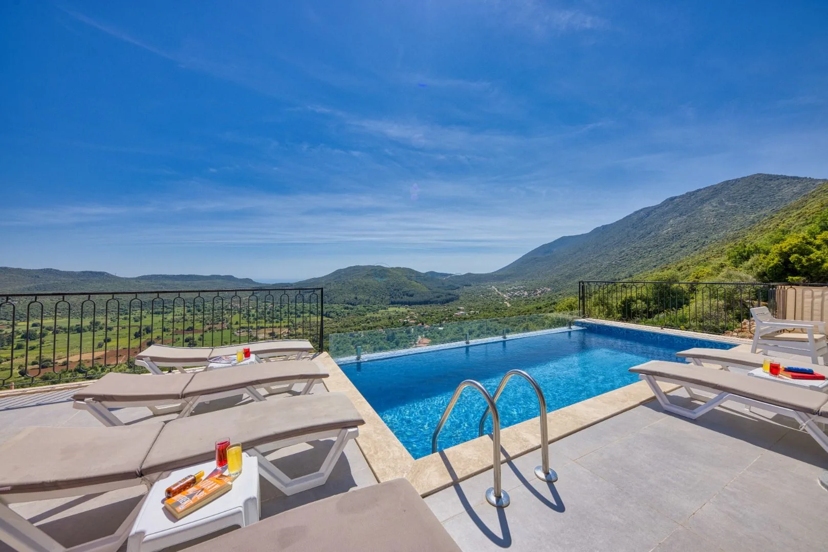 Villa Stranger 4