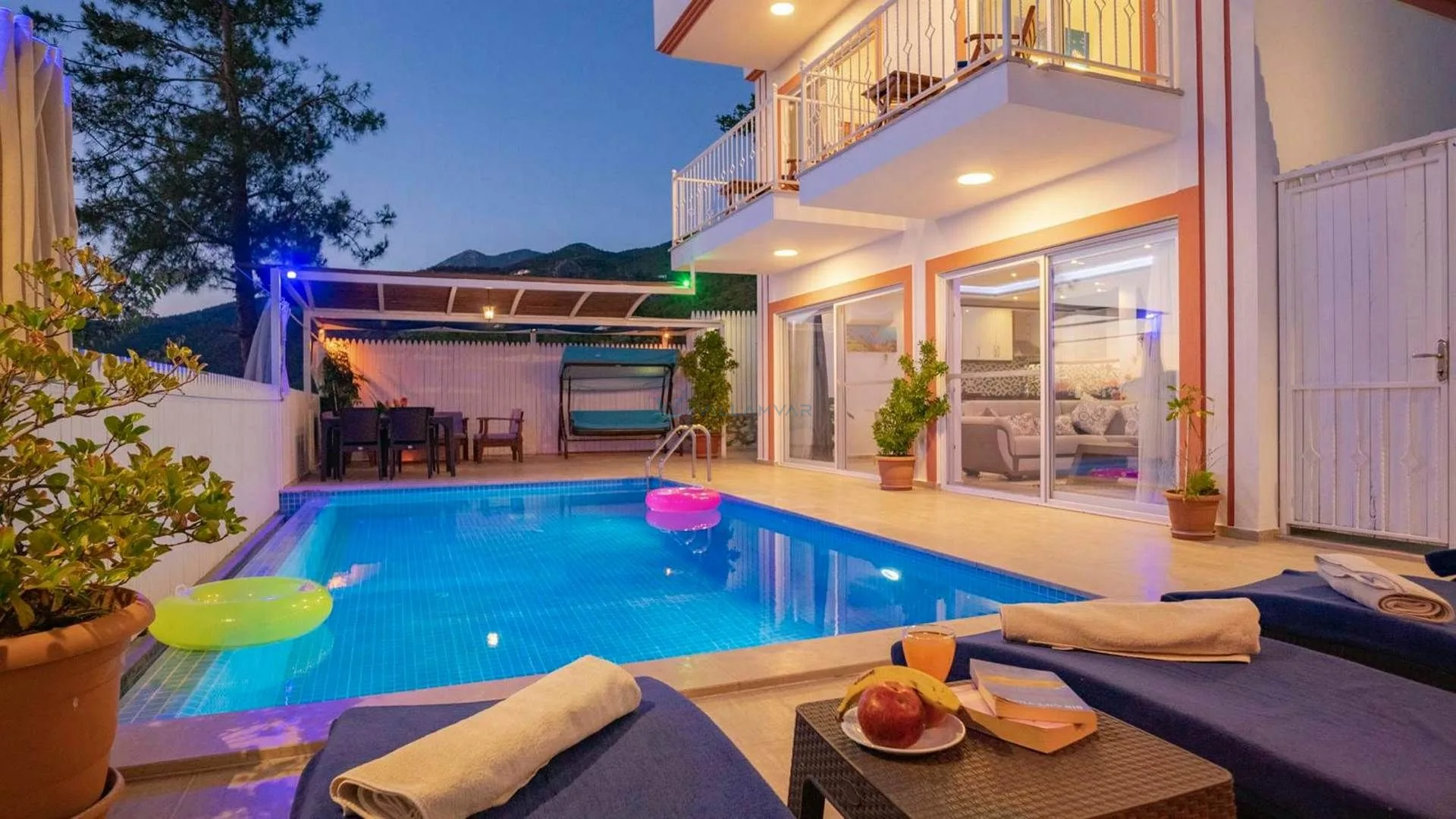 Villa Uzaktaki Şehir
