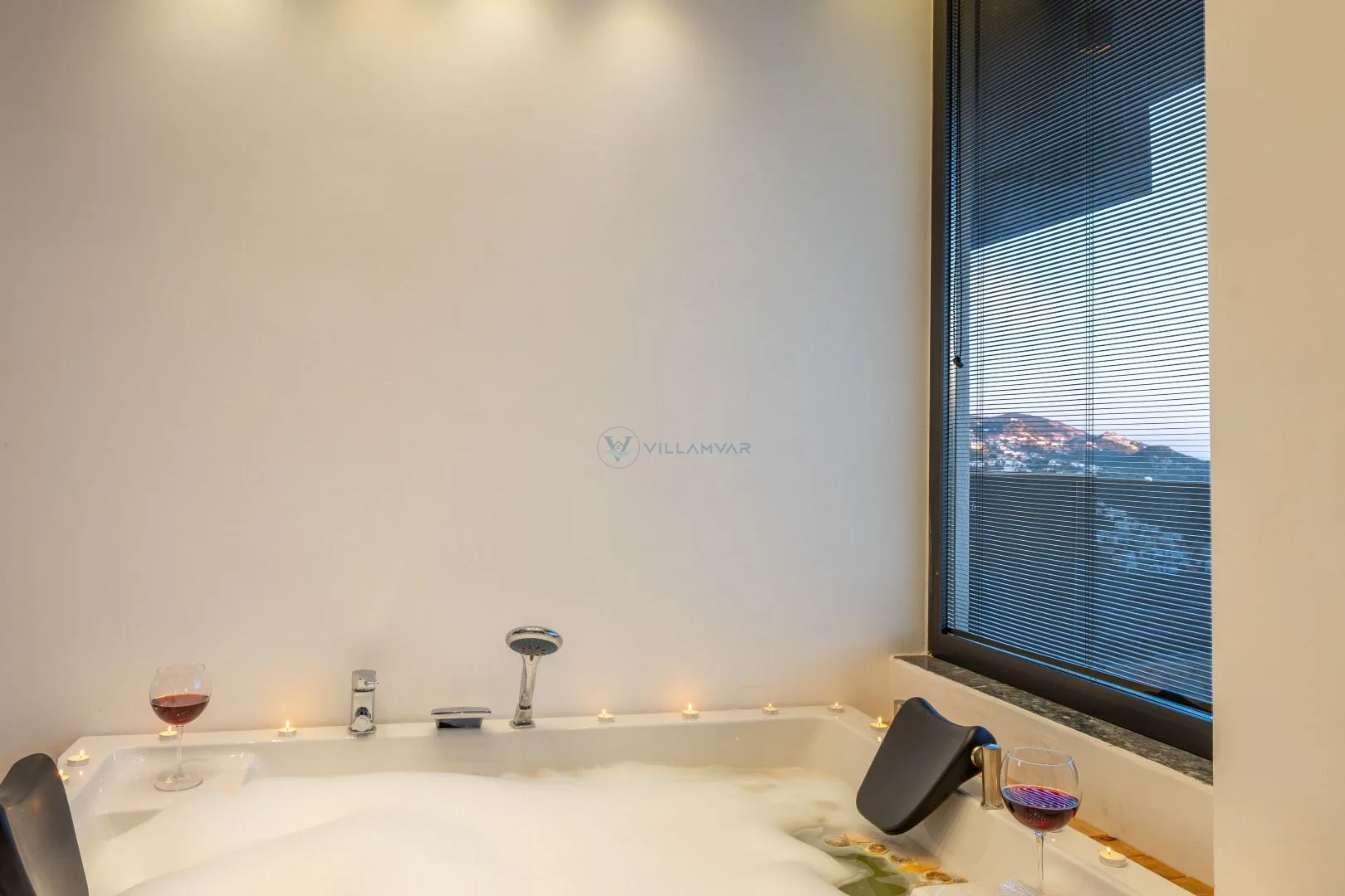 Villa Elit 3 Soldaki