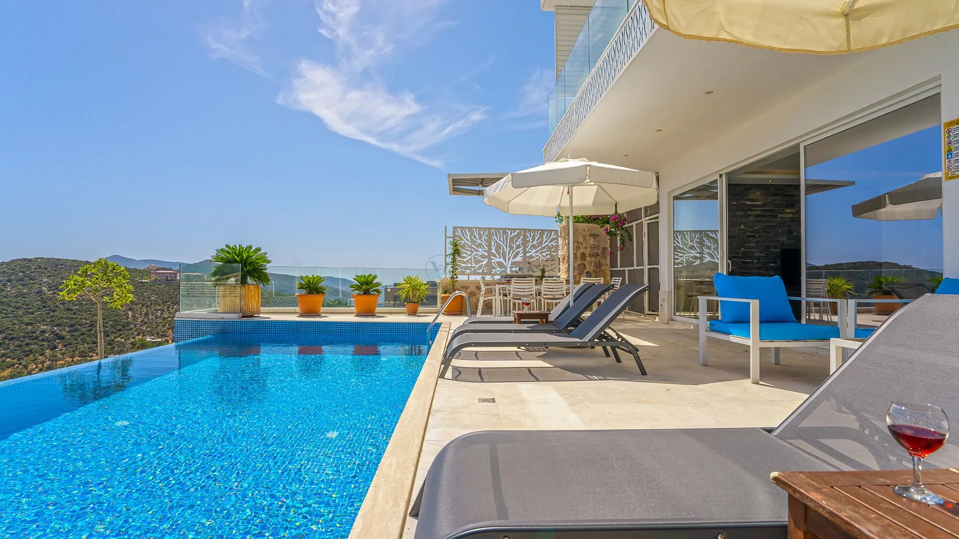 Villa Merit Crystal