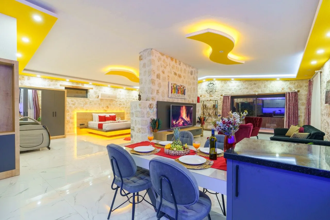Villa Mira Queen