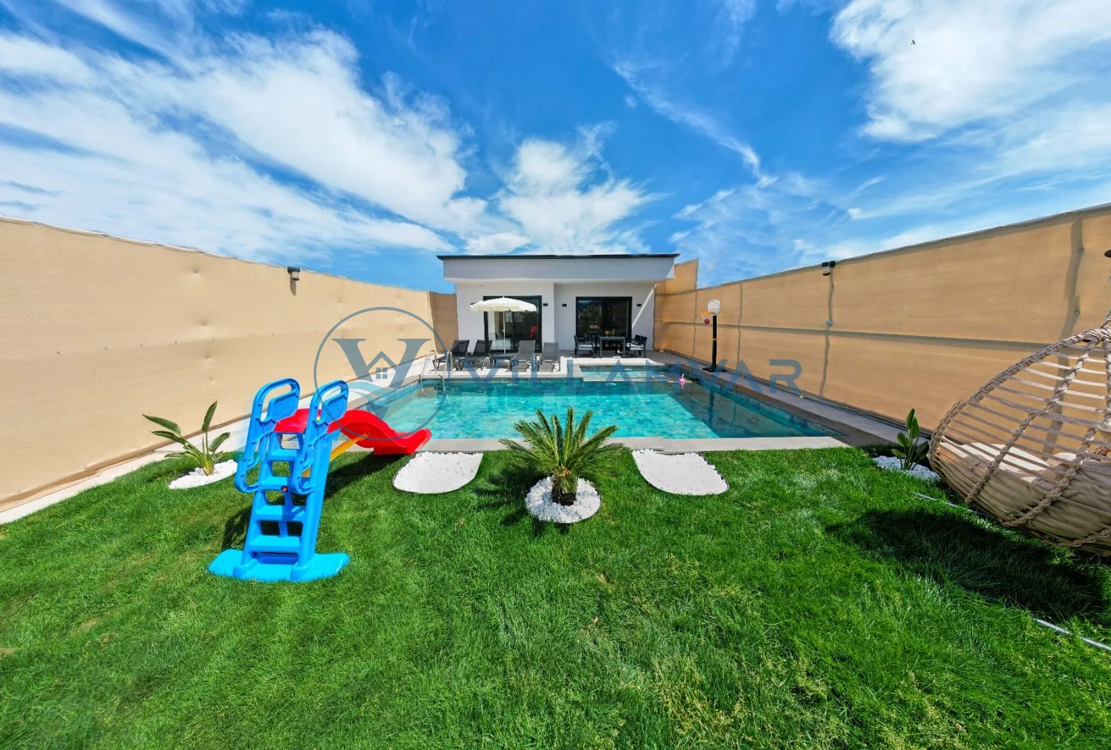 Villa Sol LA