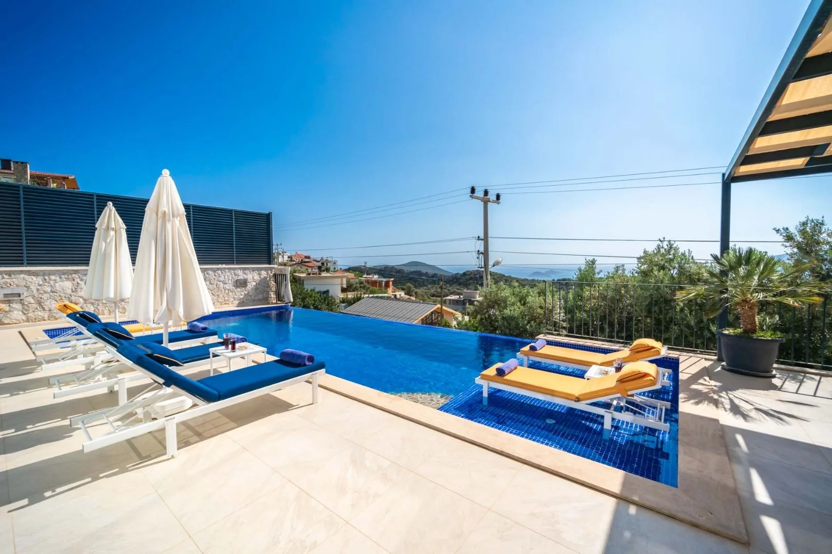 Villa Thera Seis