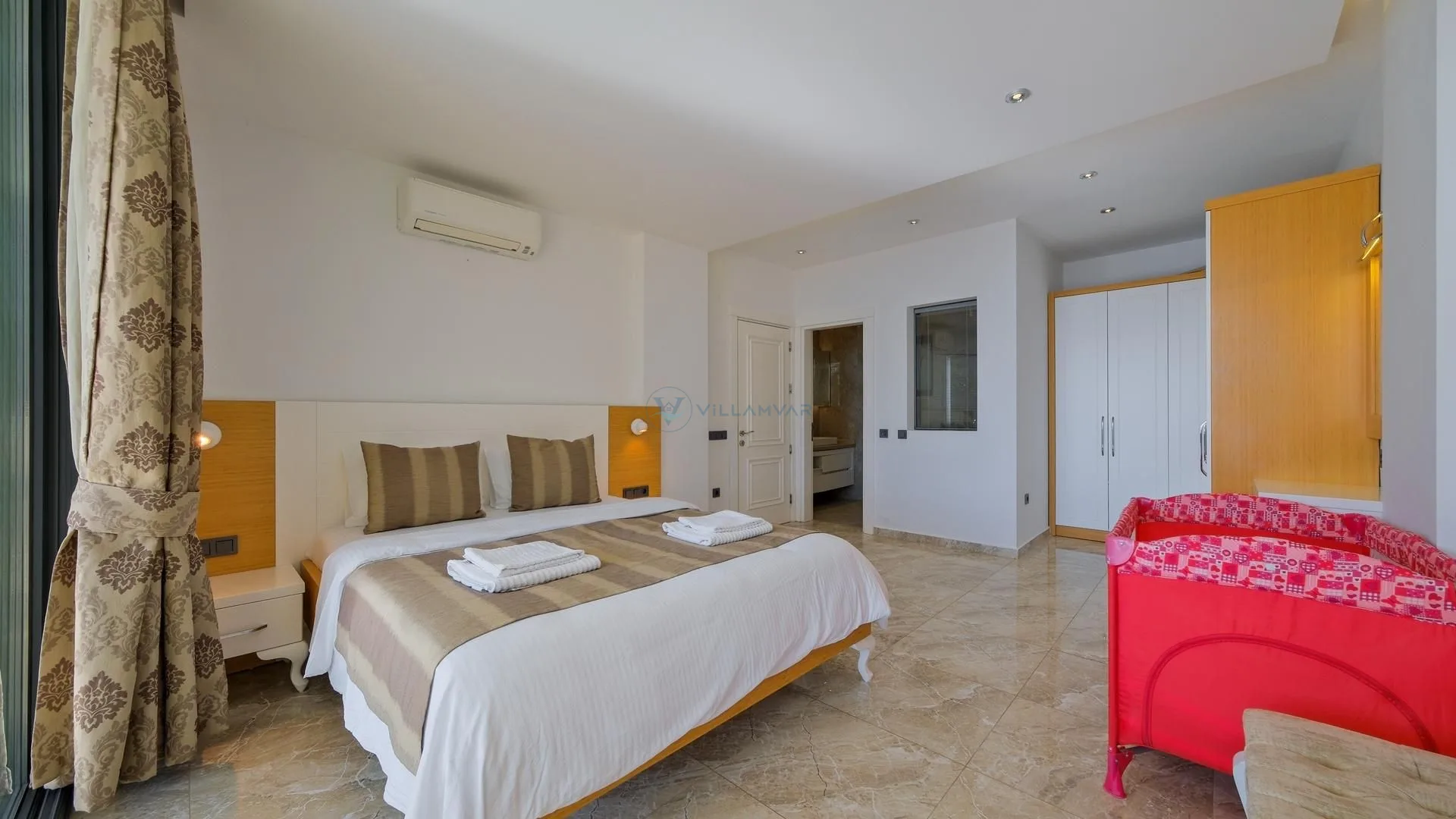 Villa Topic