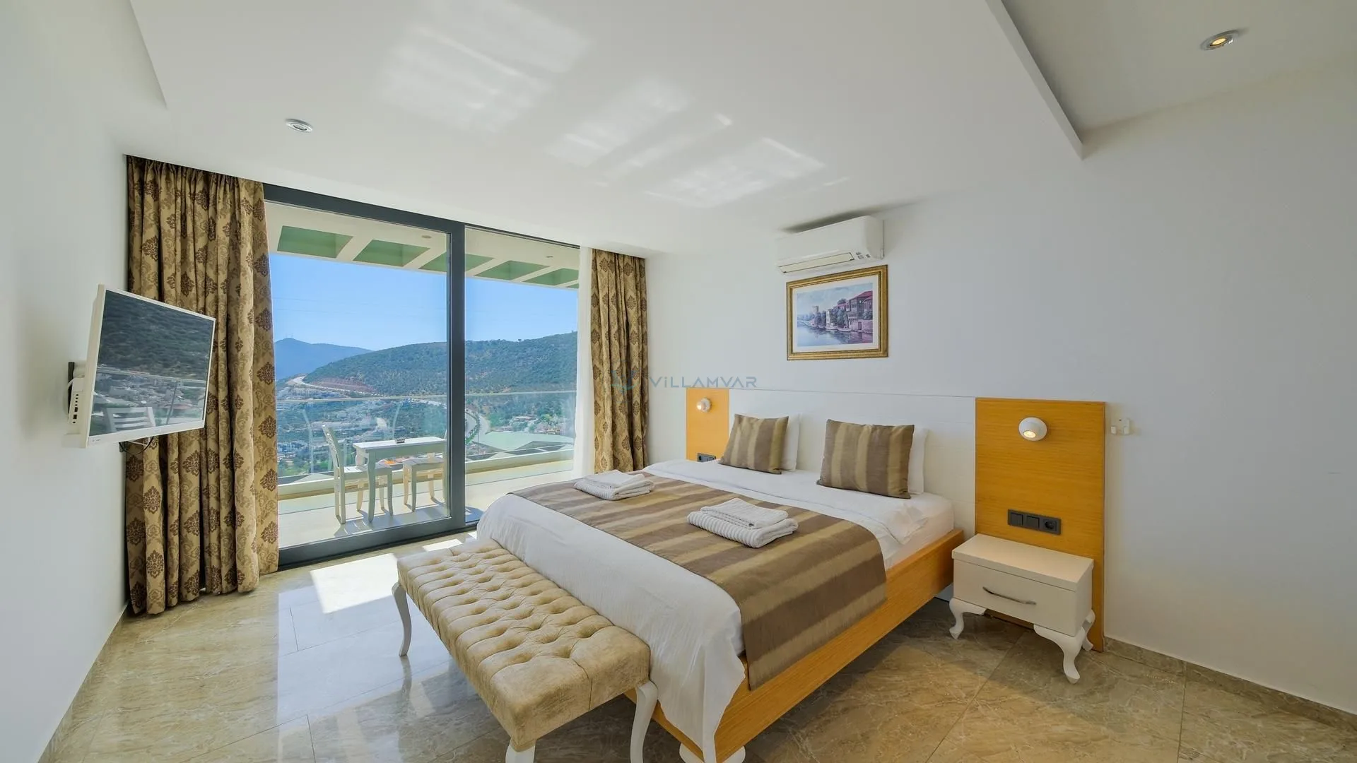 Villa Topic