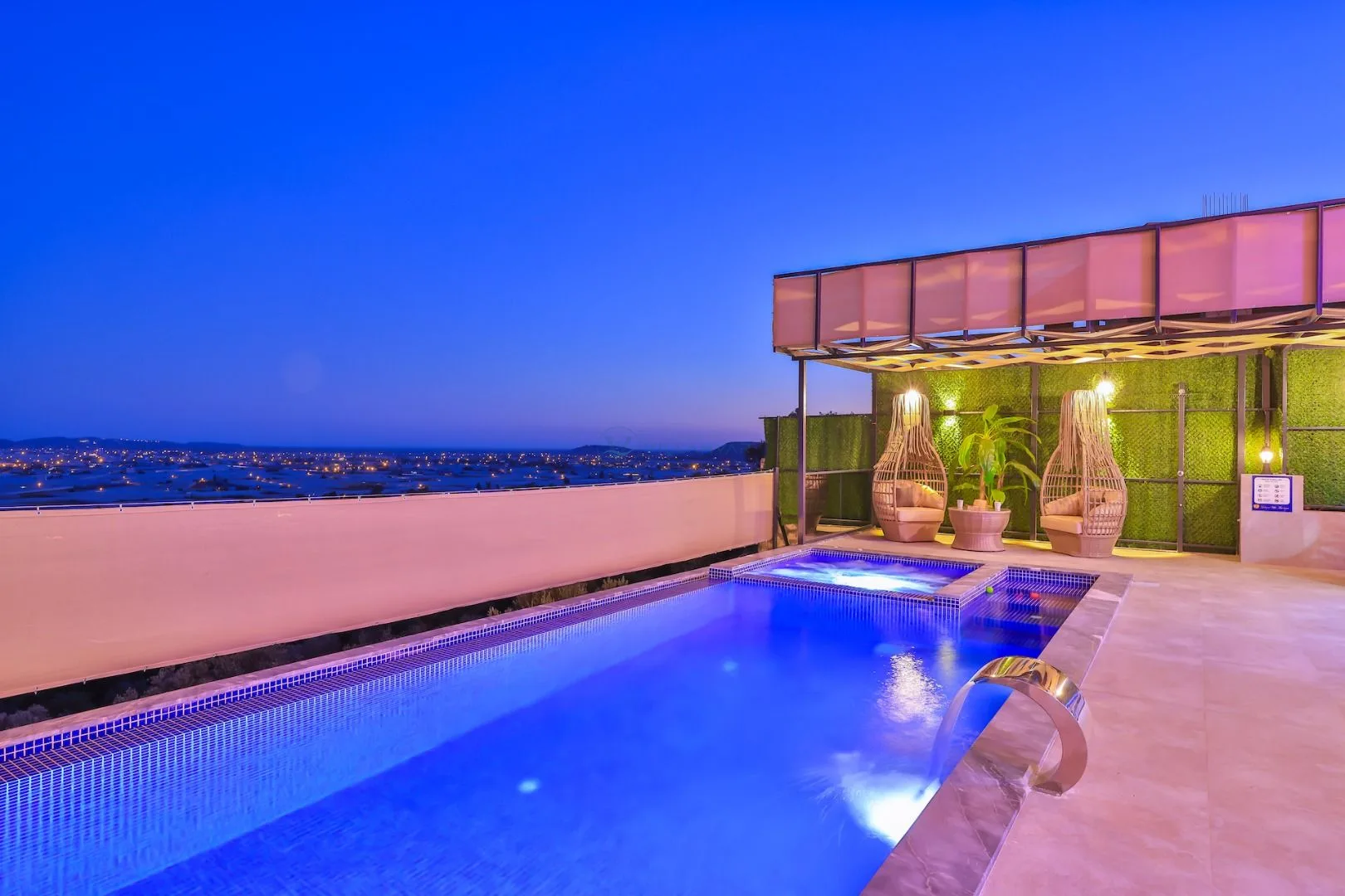 Villa Lalezar