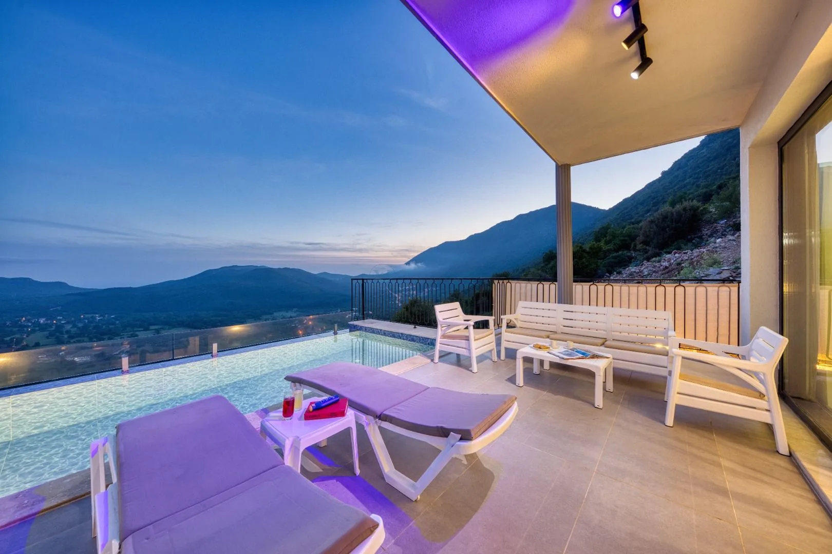 Villa Stranger 4
