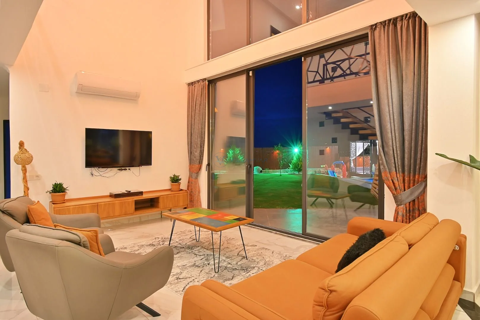 Villa Green House