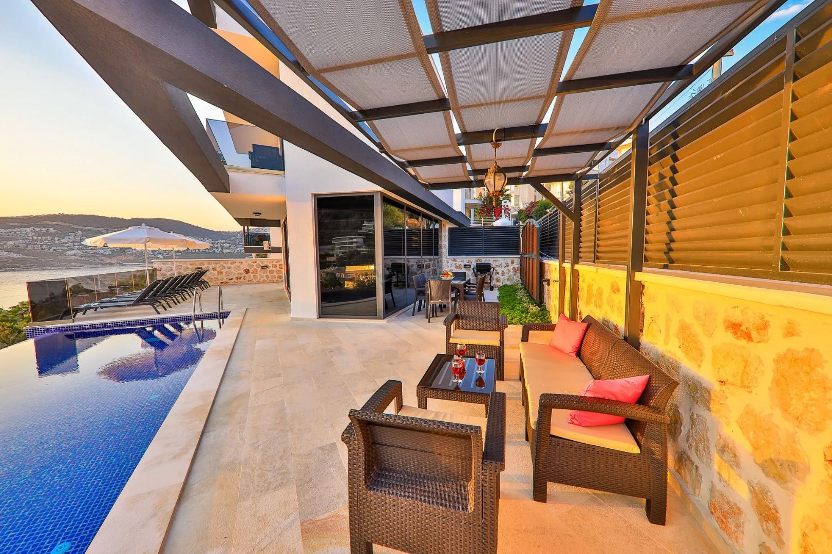 Villa Loca Kışla