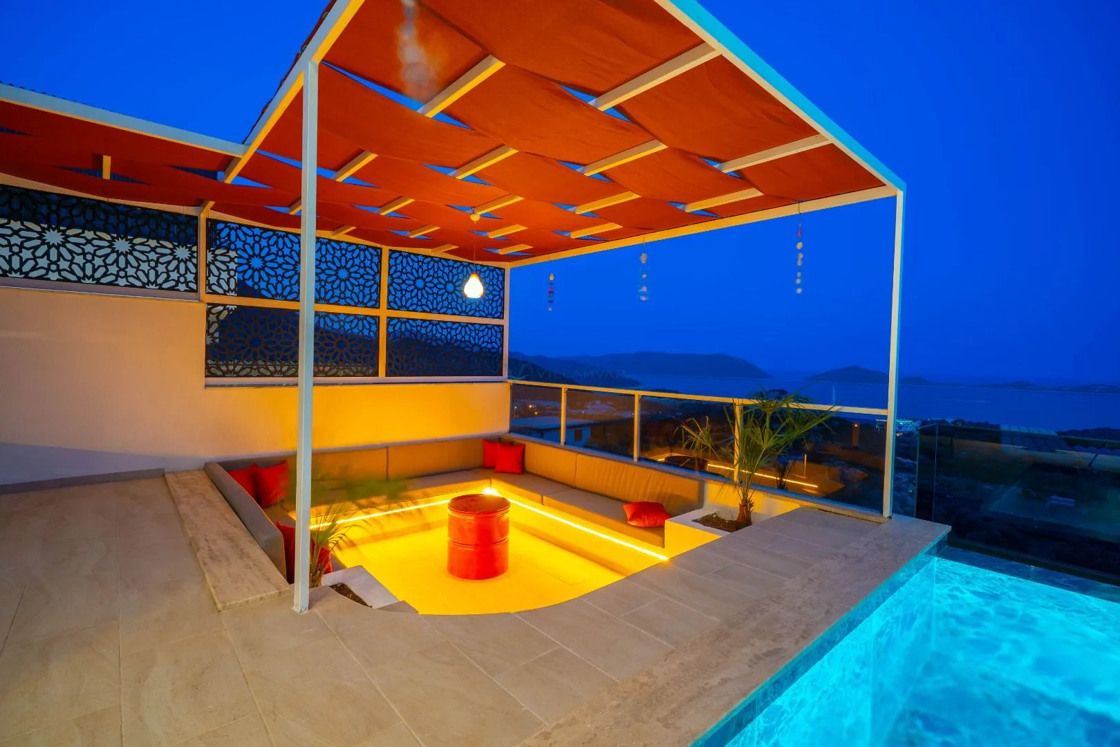 Villa Black Dark