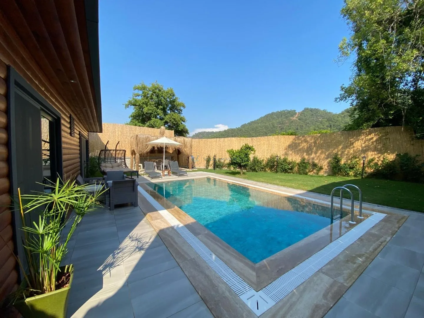 Villa Timbered Duo