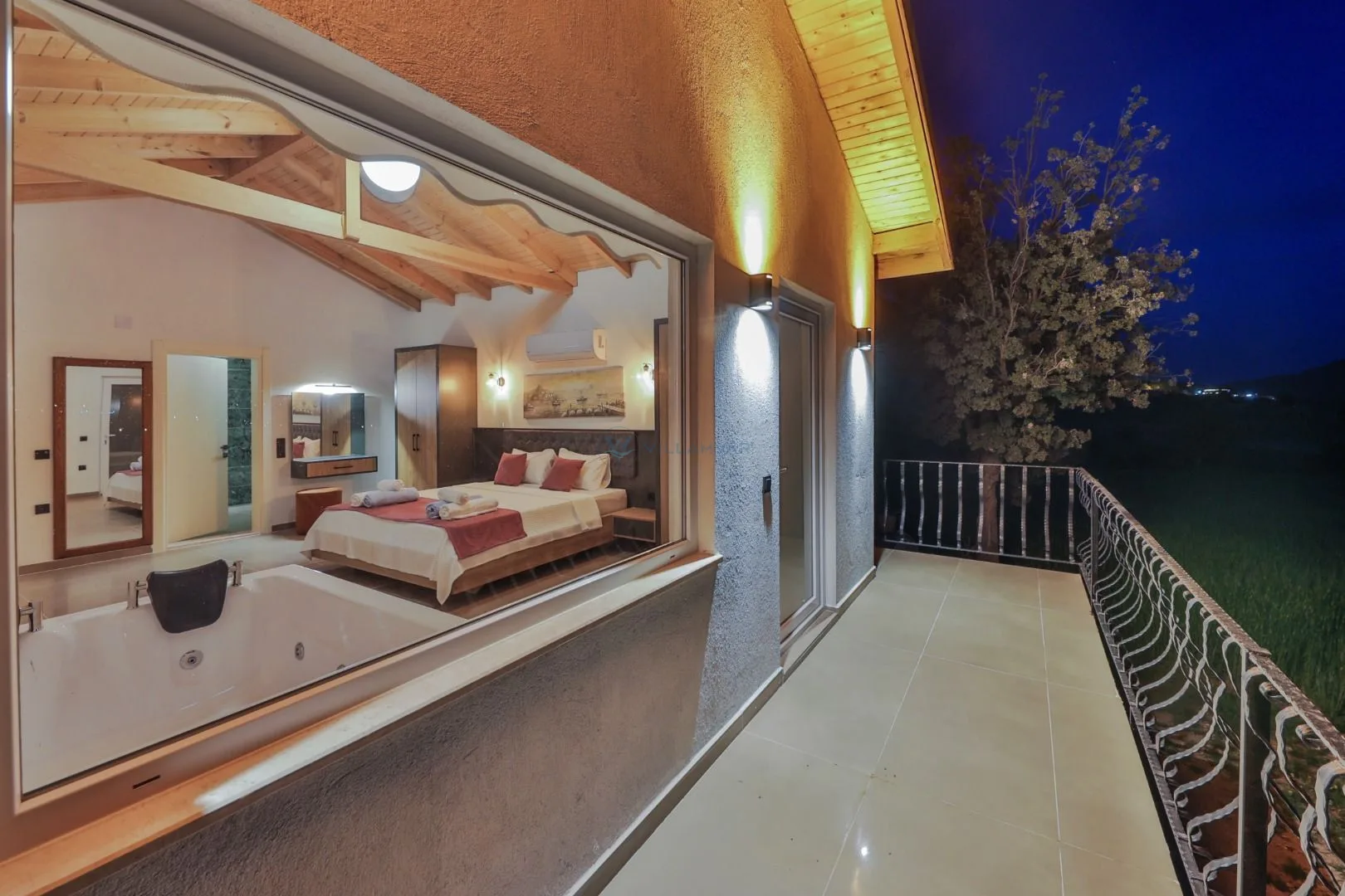 Villa Tawny