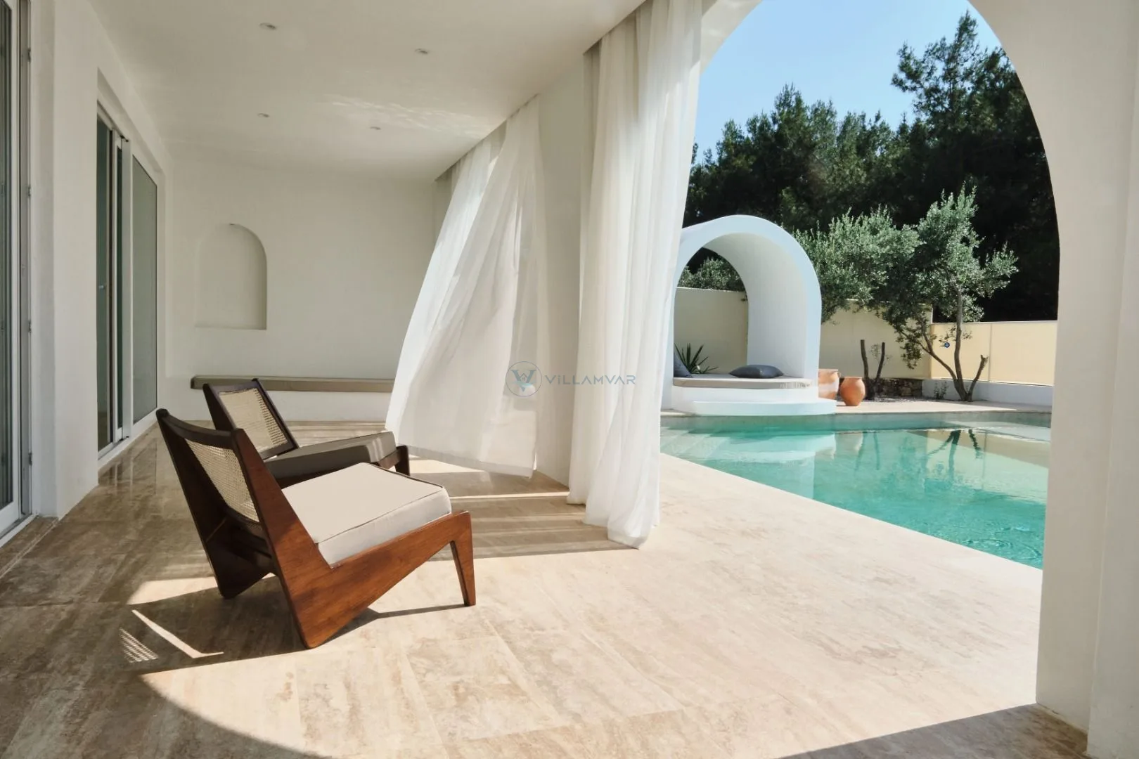 Villa Neonix