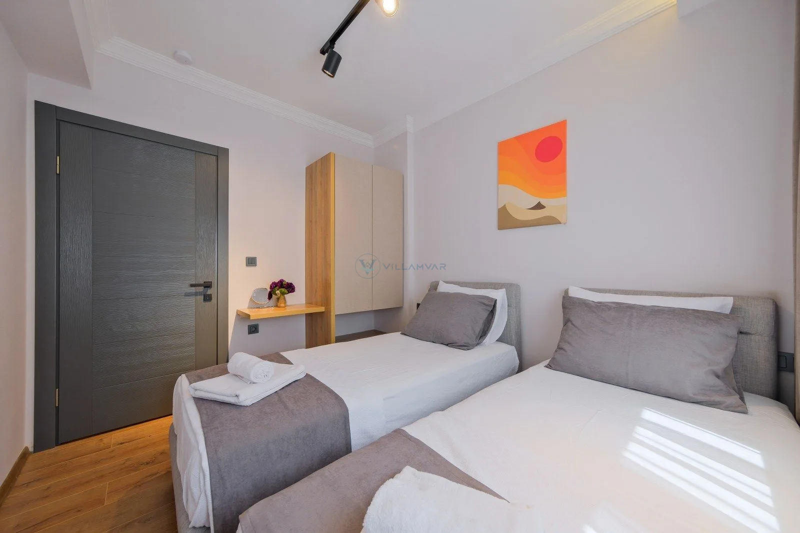 Light Suite Apart 1
