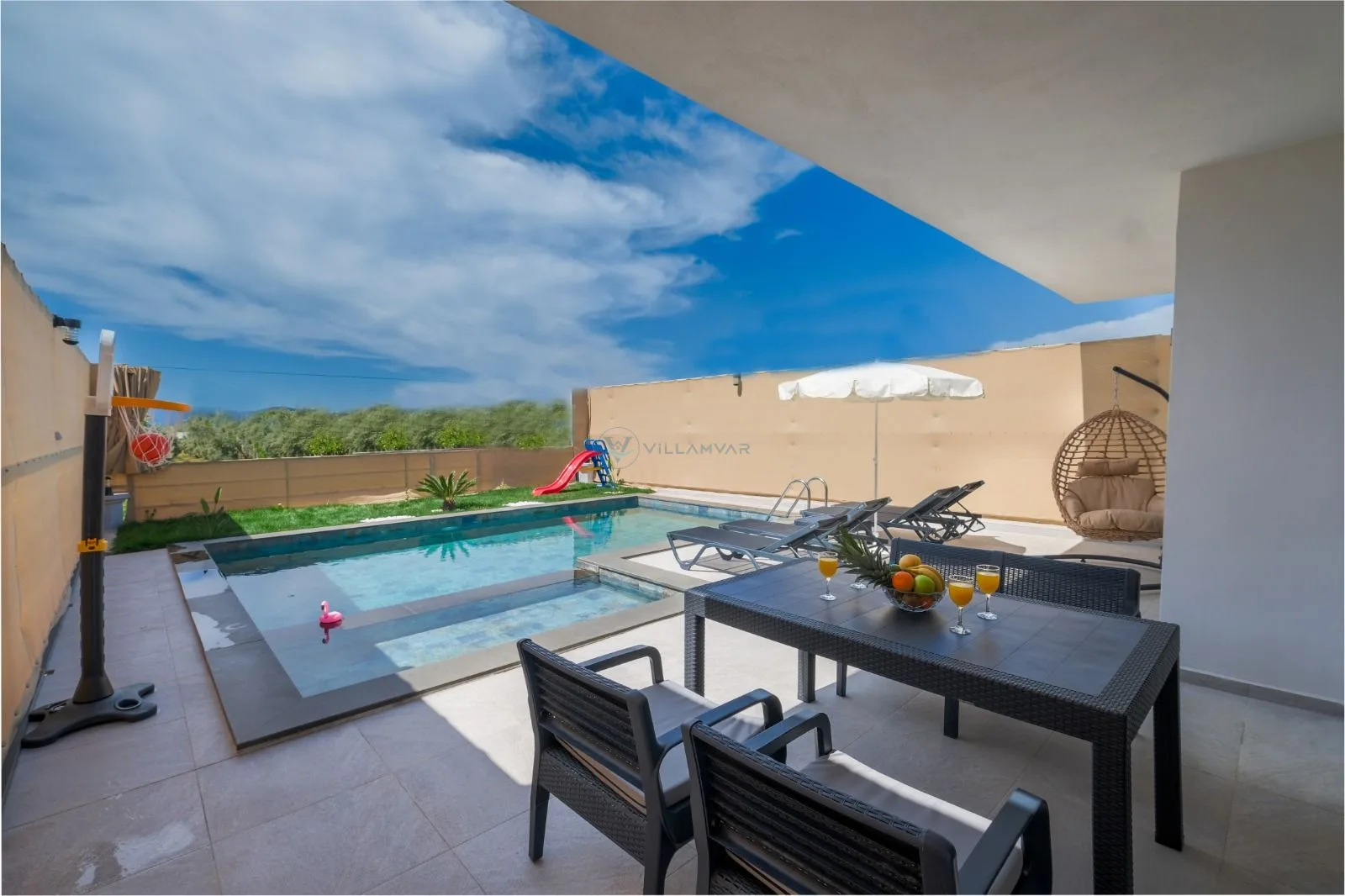 Villa Sol LA