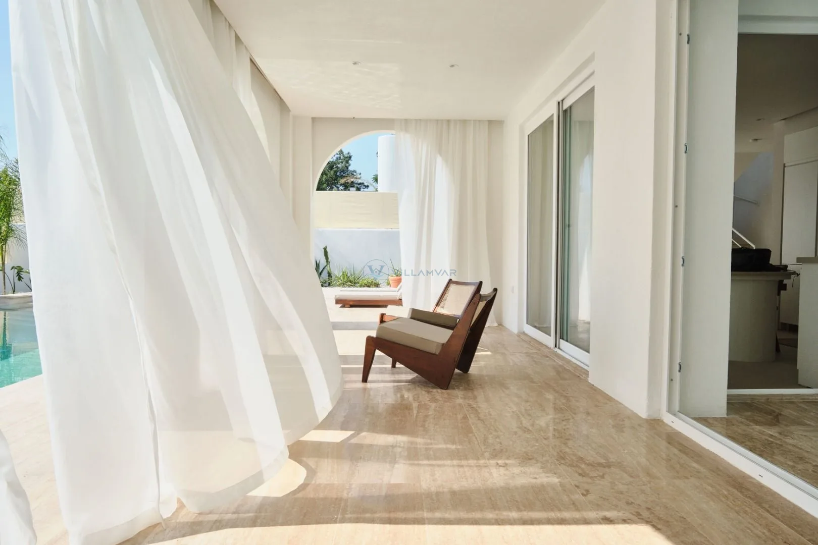 Villa Neonix