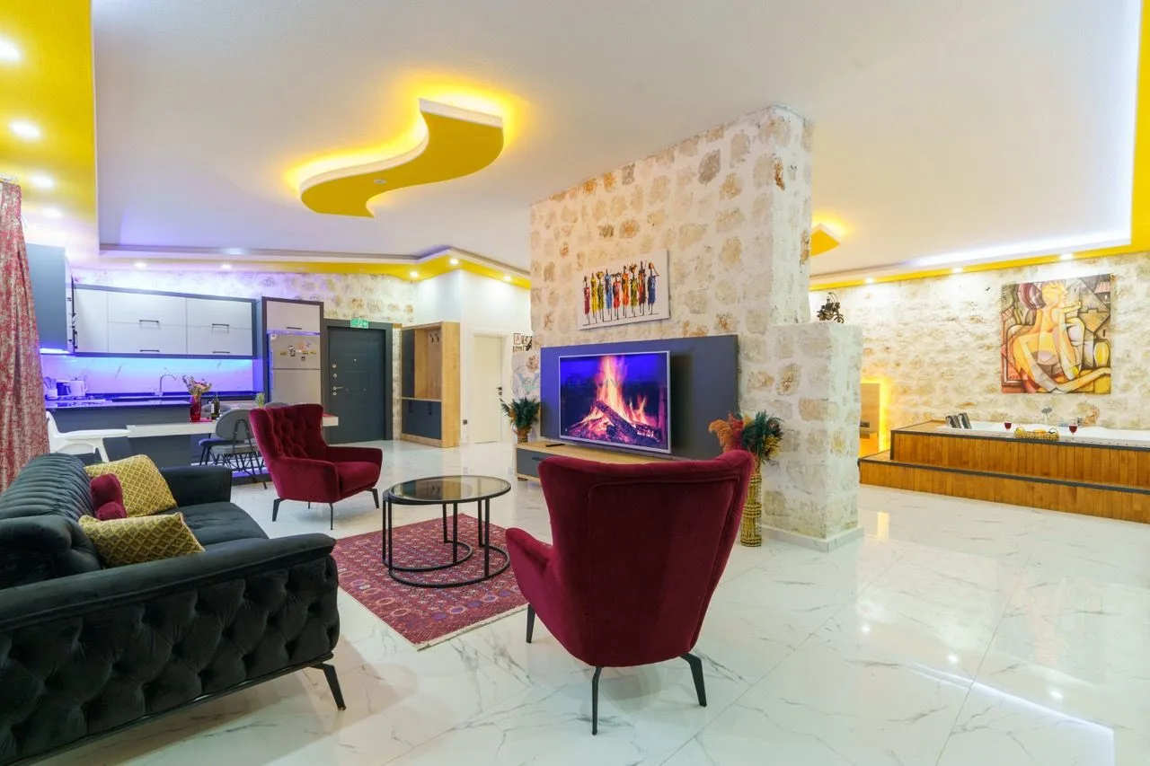 Villa Mira Queen