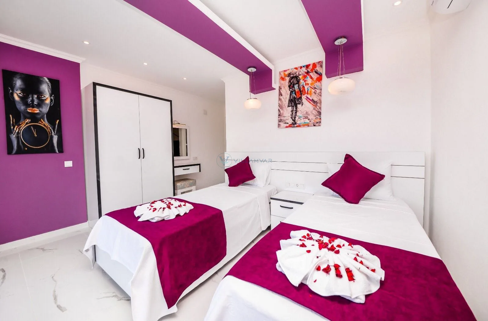 Villa Black Rose