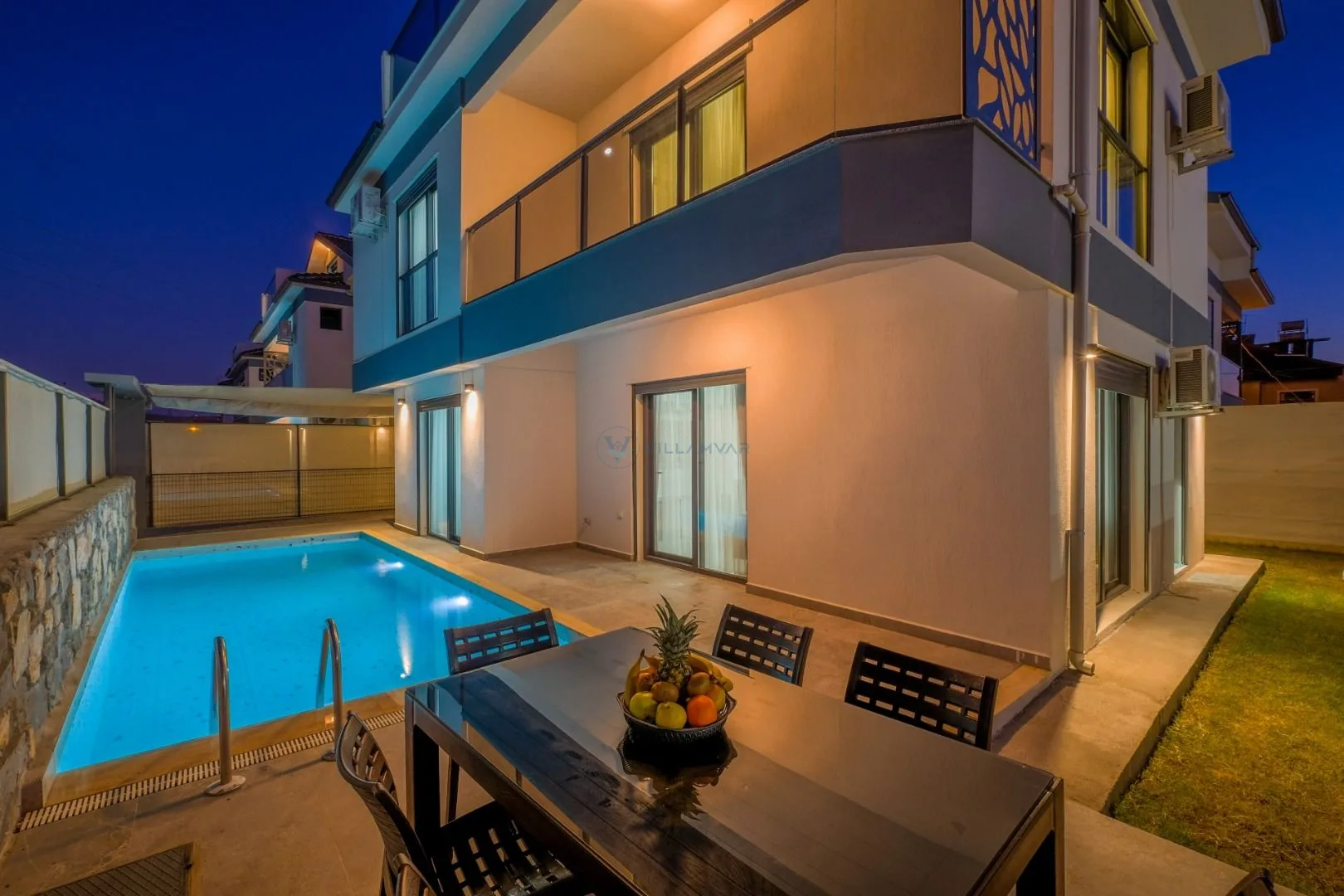 Villa Maske Duo