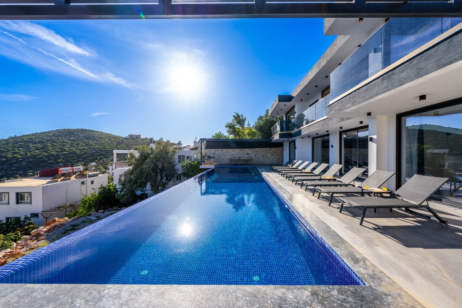 Villa Elit 3 Soldaki