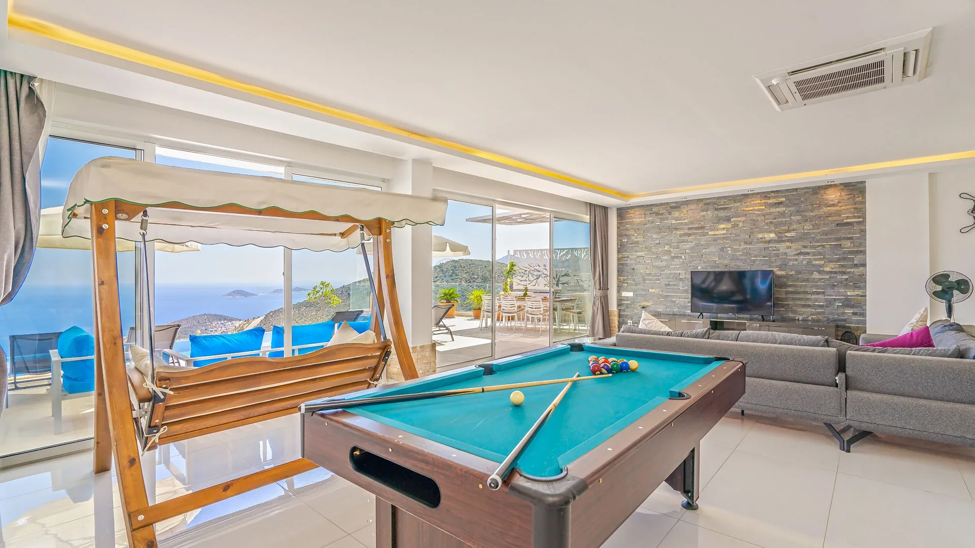 Villa Merit Crystal