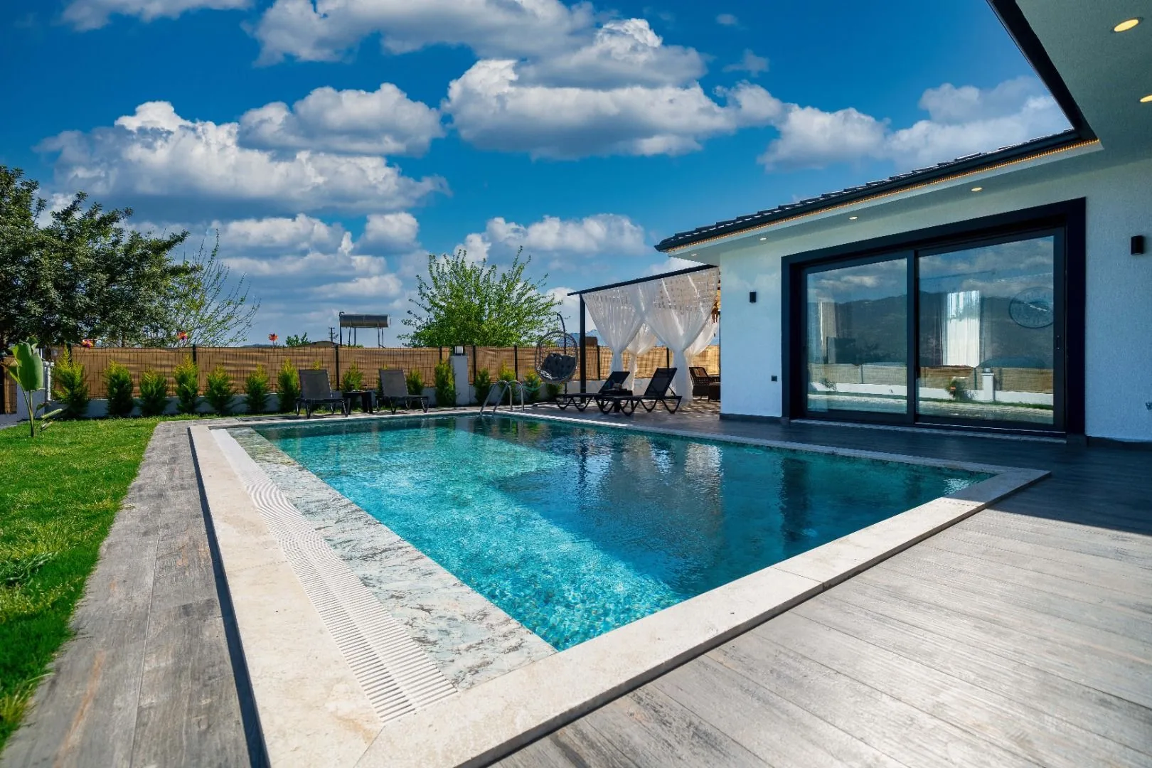 Villa Present
