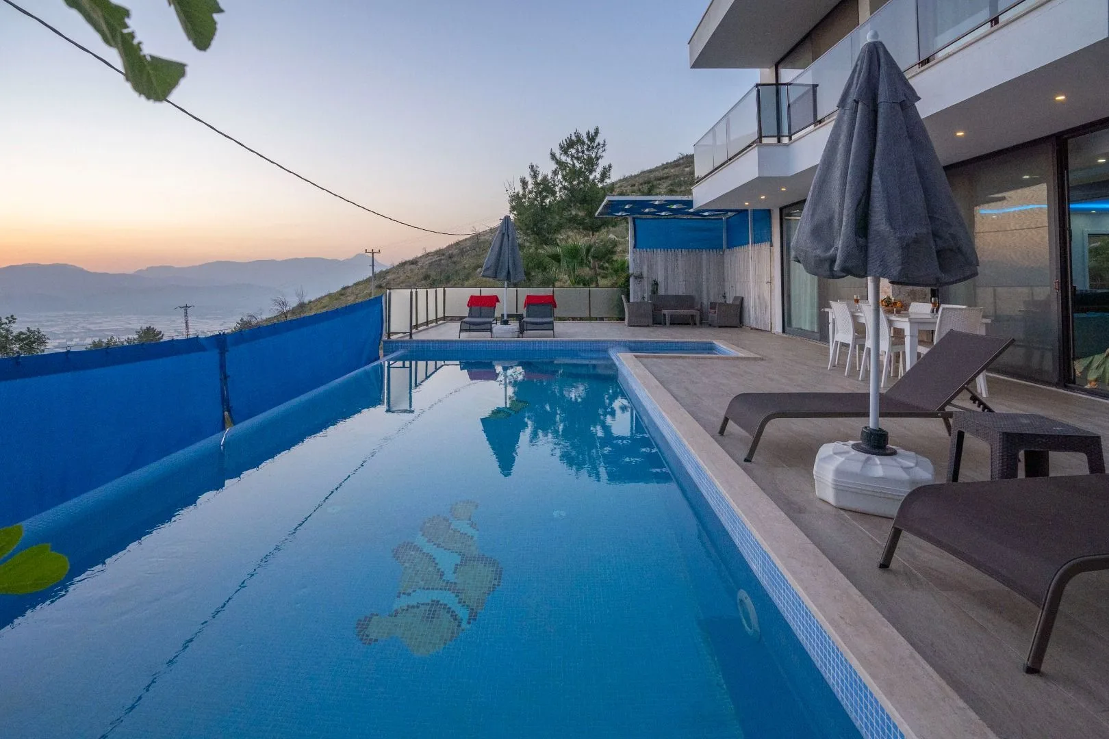 VR Villa Avalon